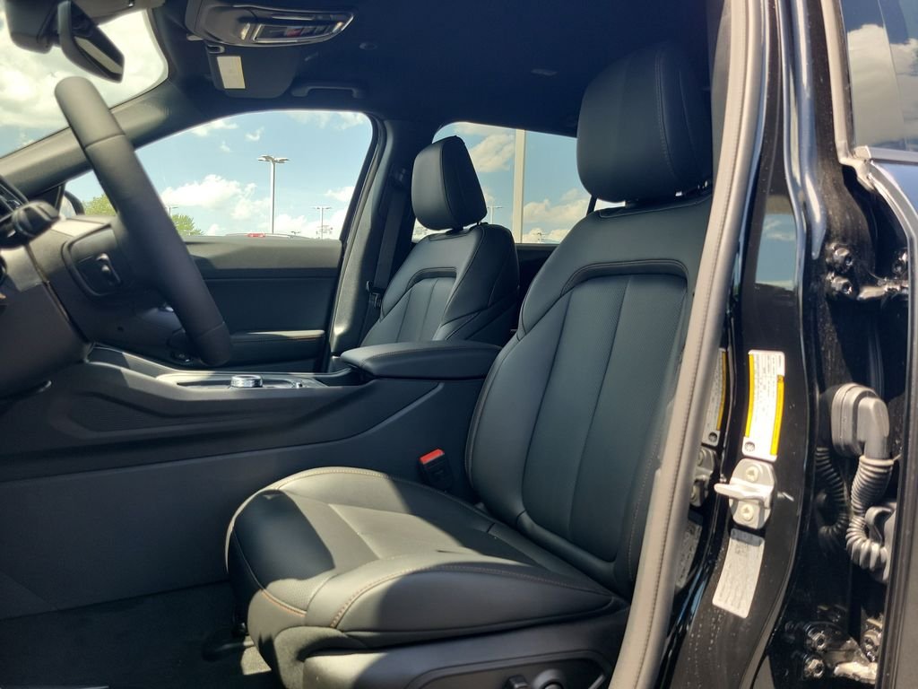 New 2026 Diamond Black Crystal Pearlcoat Jeep Limited image 22
