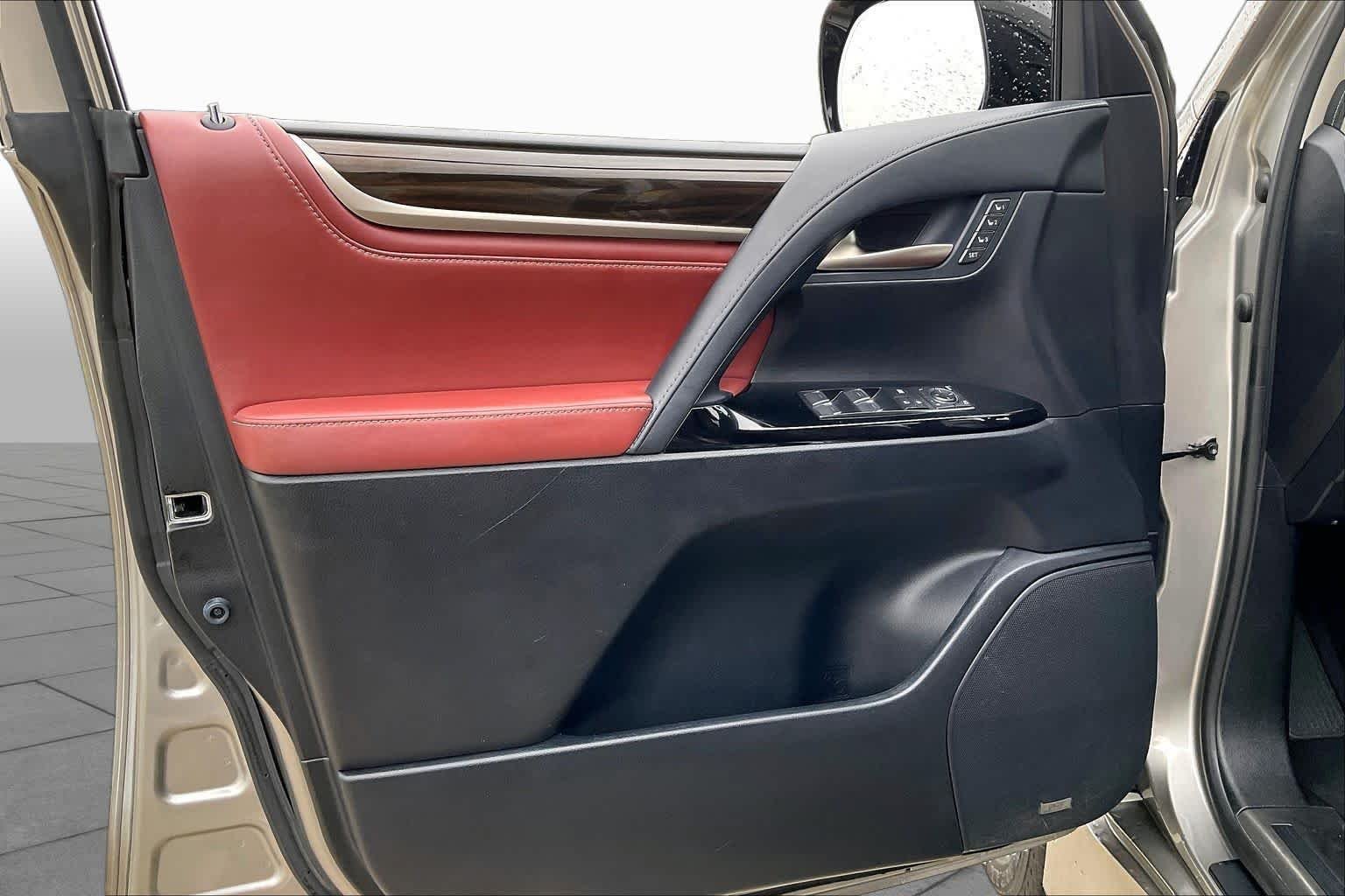 Used 2019 Atomic Silver Lexus  image 19