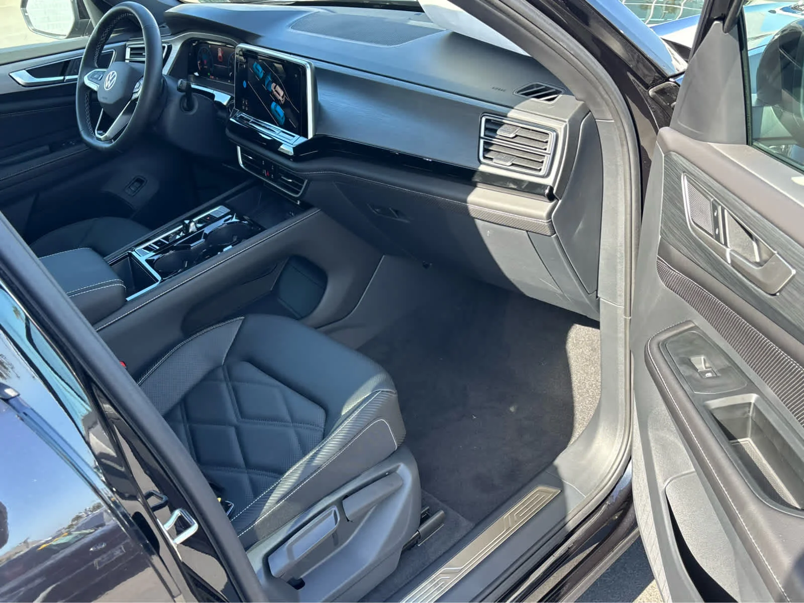 New 2026 DEEP BLACK Volkswagen 2.0T SE w/Technology image 25
