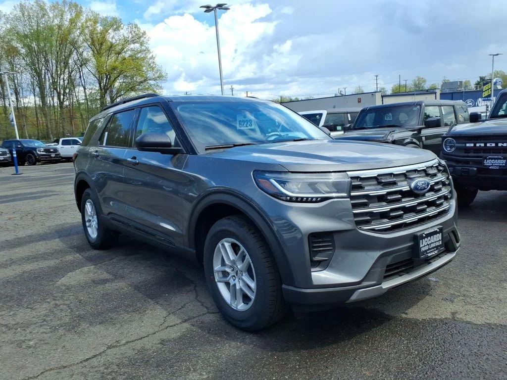 2026 Ford Explorer Active 4WD's photo