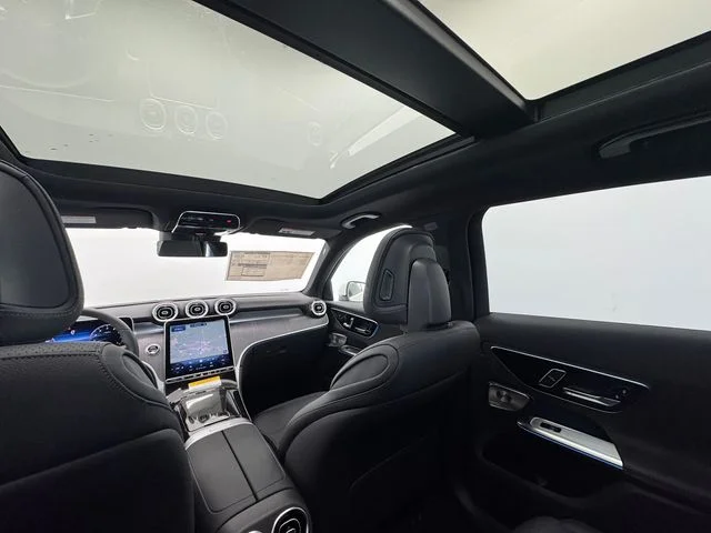 New 2026 Polar White Mercedes-Benz GLC 300 image 40