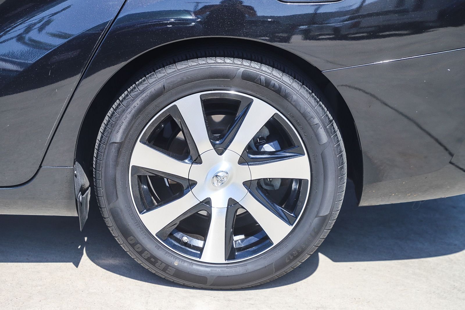 Used 2018 Black Toyota Base image 11
