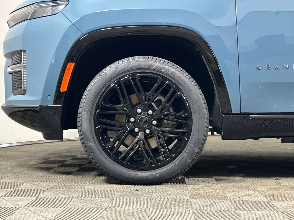 New 2026 Steel Blue Exterior Paint Jeep Limited Reserve image 6