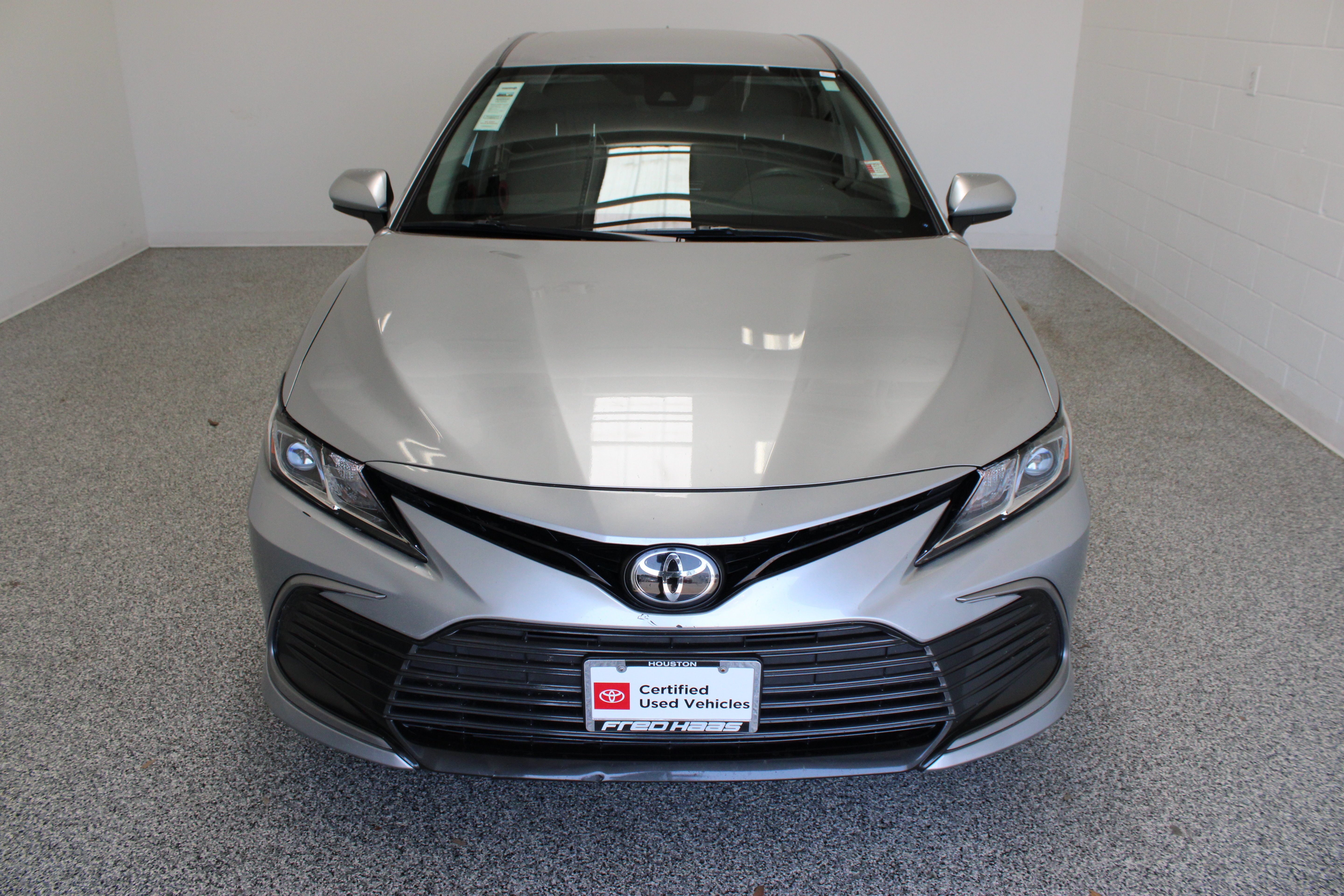 Certified Used 2022 Celestial Silver Metallic Toyota LE 2.5L image 3