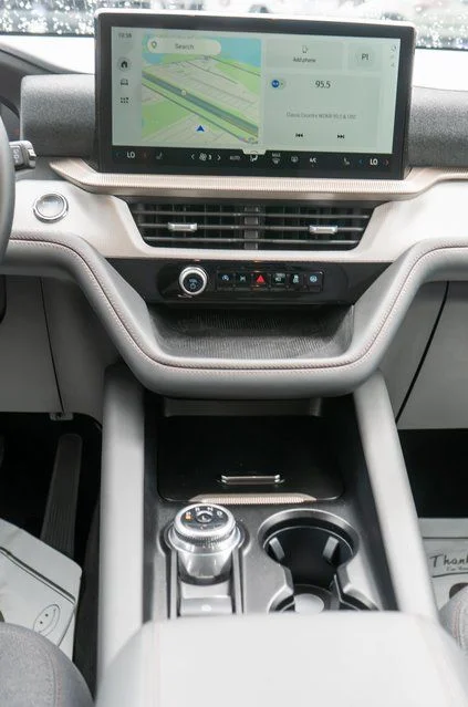 2025 Ford Explorer Active - Photo 16