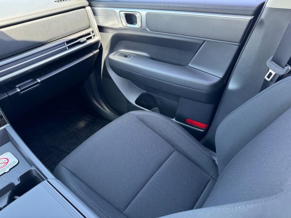 2025 Hyundai Santa Fe SE - Photo 11
