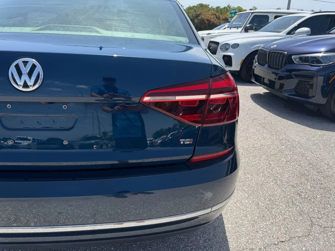 Used 2019  Volkswagen 2.0T Wolfsburg Edition image 7