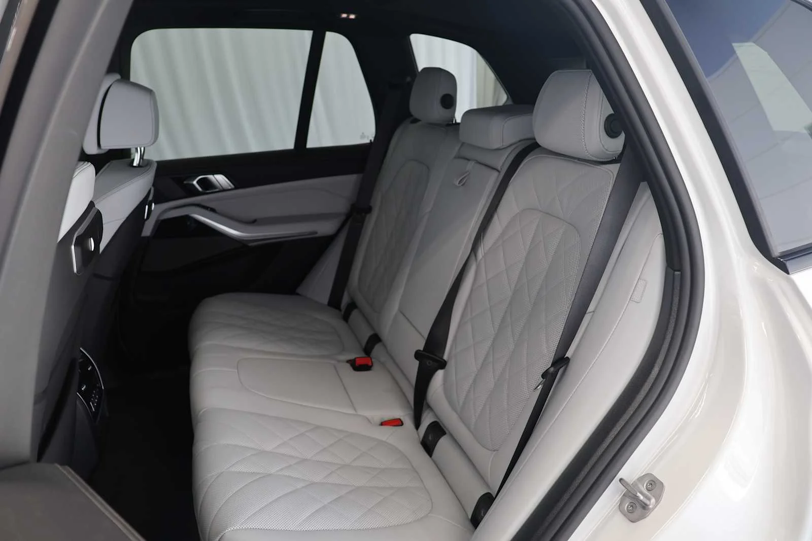 Certified Used 2026 Mineral White Metallic BMW xDrive40i image 23