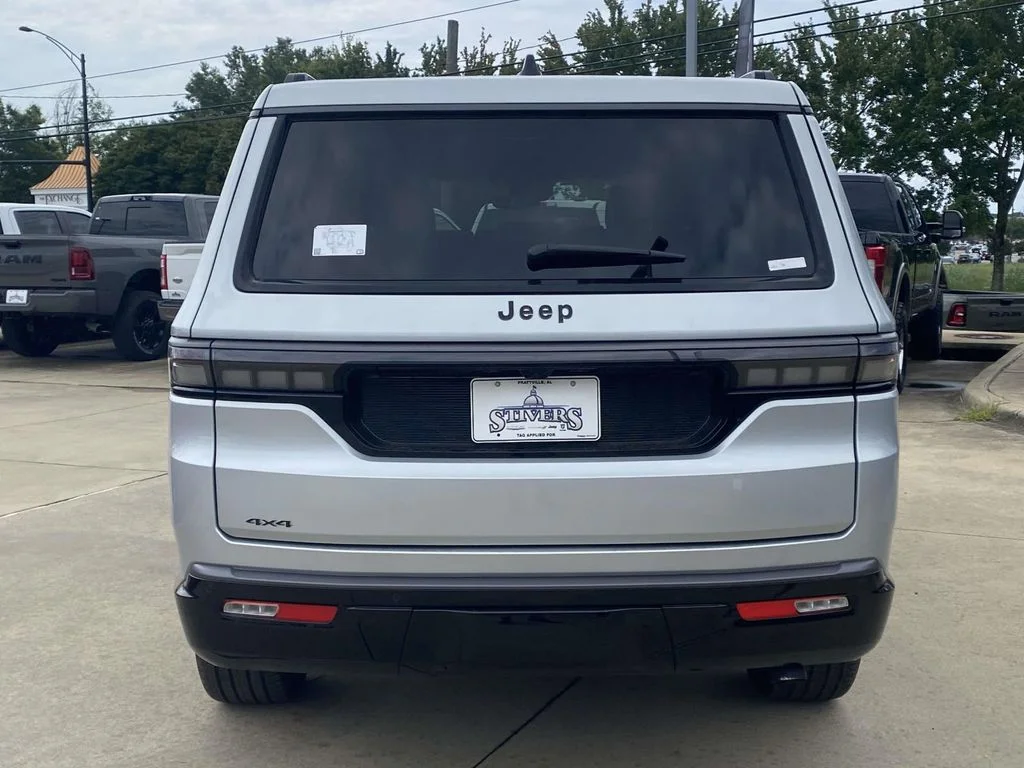 New 2026 Silver-Zynith Exterior Paint Jeep Limited Reserve image 6