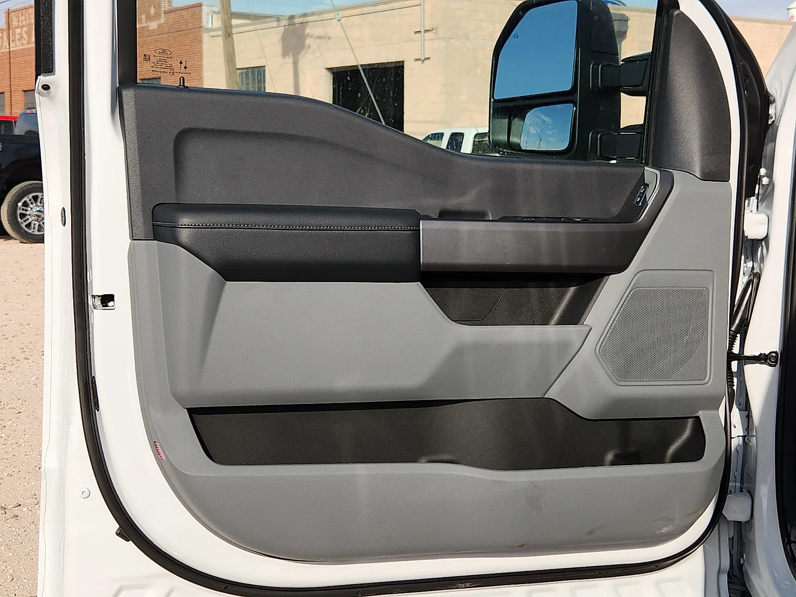 New 2027 Oxford White Ford XLT image 14