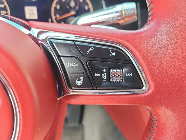 Used 2021 Black Bentley V8 image 32