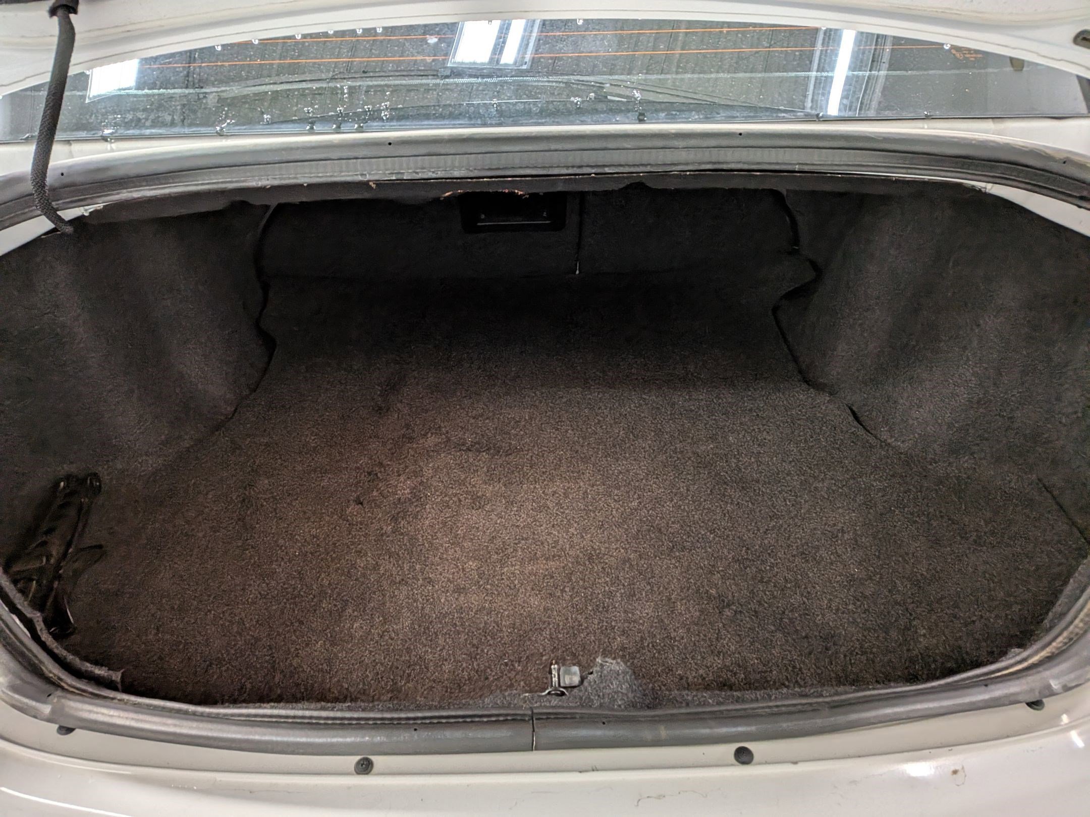 Used 2014 Bright White Clearcoat Chrysler LX image 27
