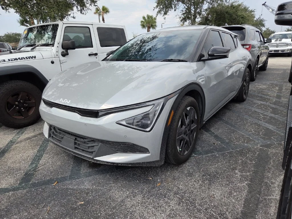 Used 2026 Wolf Gray Kia Light Long Range image 3