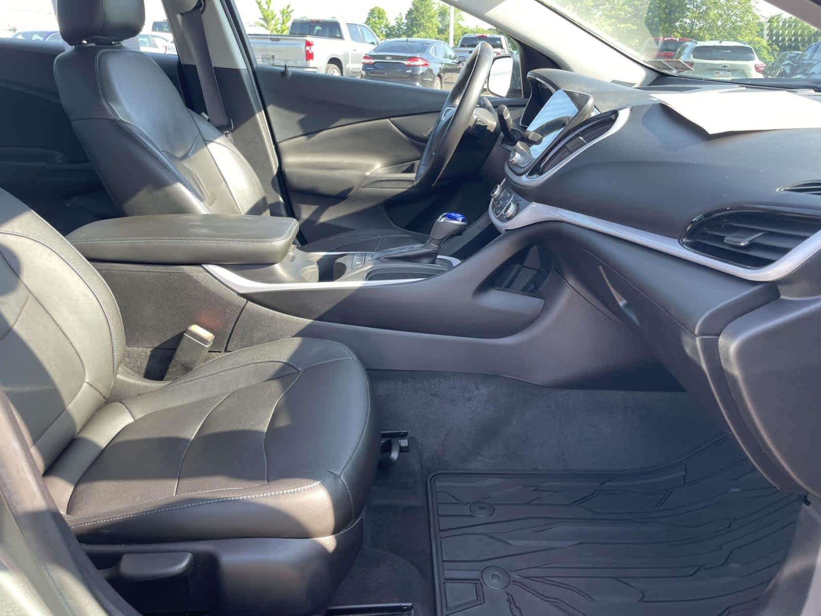 Used 2017 Heather Gray Metallic Chevrolet LT image 20