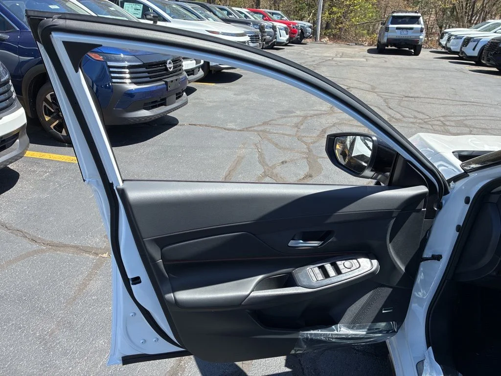 New 2026 Aspen White TriCoat / Super Black Two-tone Nissan SR image 18
