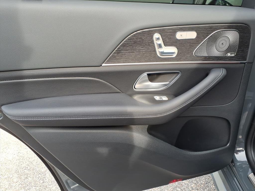 Used 2026 MANUFAKTUR Signature Silicon Grey Mercedes-Benz GLS 450 image 11