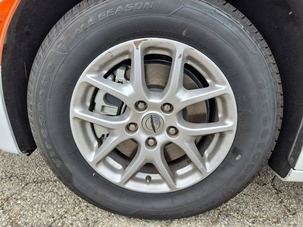Used 2023 Bright White Clearcoat Chrysler LX image 19