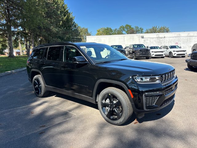 New 2027 High-Gloss Black Paint Jeep Limited image 6