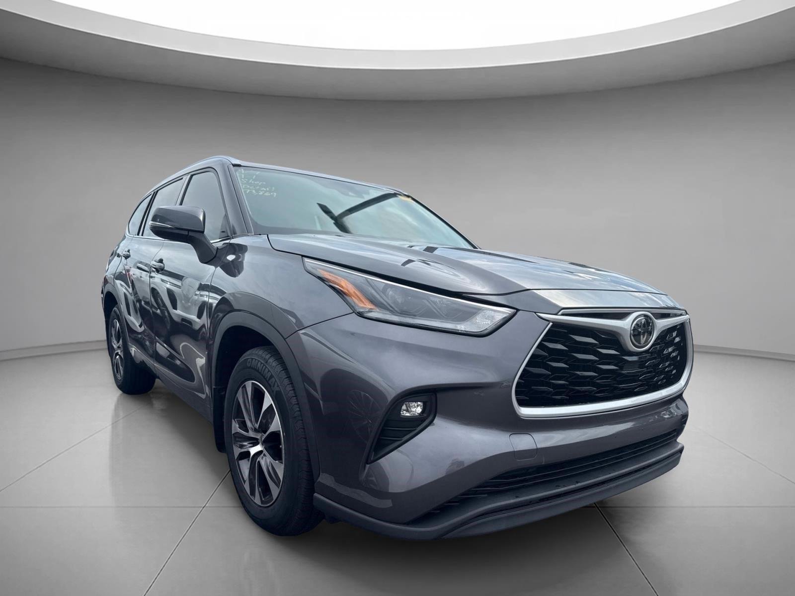 Used 2021 Magnetic Gray Metallic Toyota XLE image 22