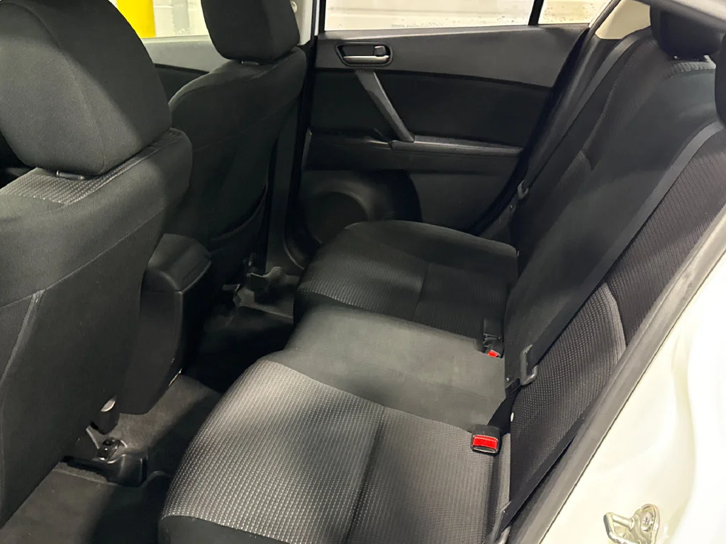 Used 2013 White Mazda i Sport image 8