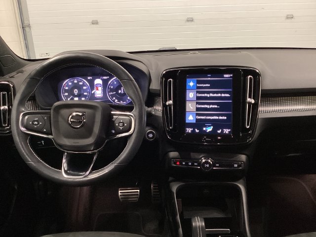 Used 2021 Blue Volvo R-Design image 21