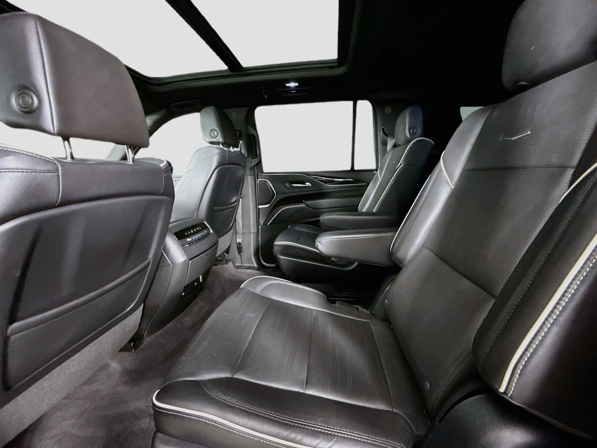 Used 2023 BLACK RAVEN Cadillac 4WD Sport image 27