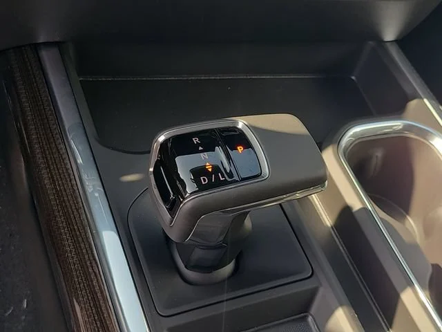 New 2026 Summit White Chevrolet RST image 30
