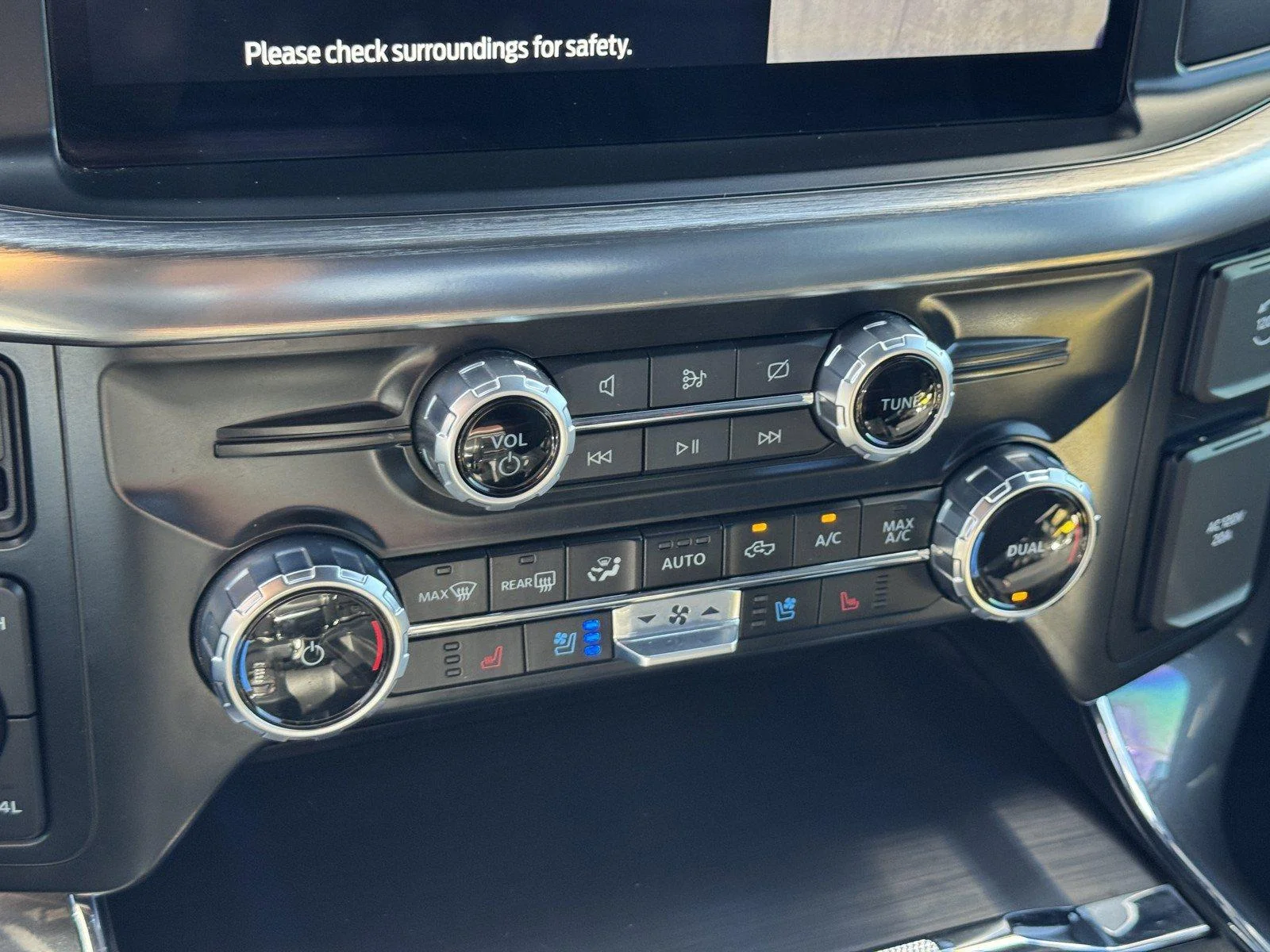 Used 2023 Oxford White Ford XL image 26