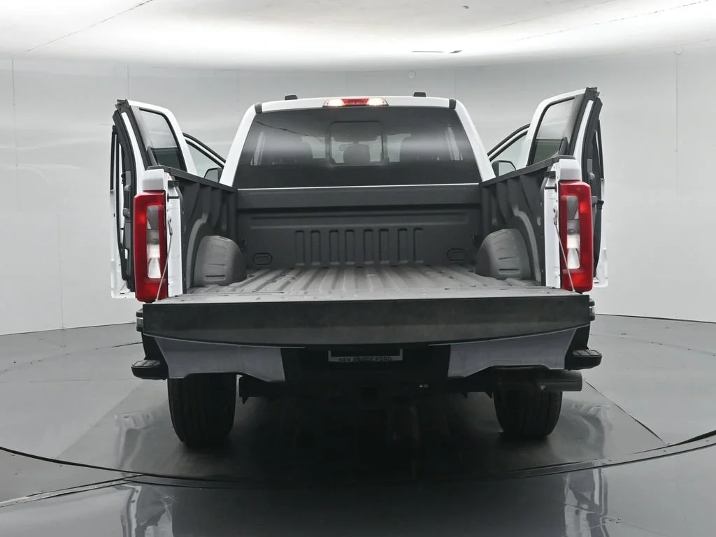 New 2026 Oxford White Ford XLT image 32