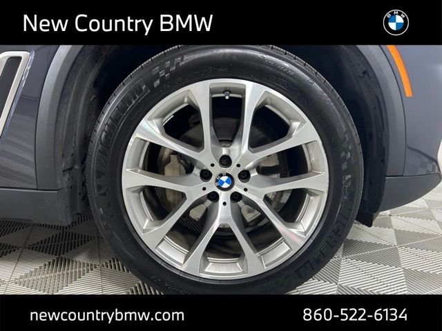 Used 2021 Arctic Grey Metallic BMW xDrive40i image 9