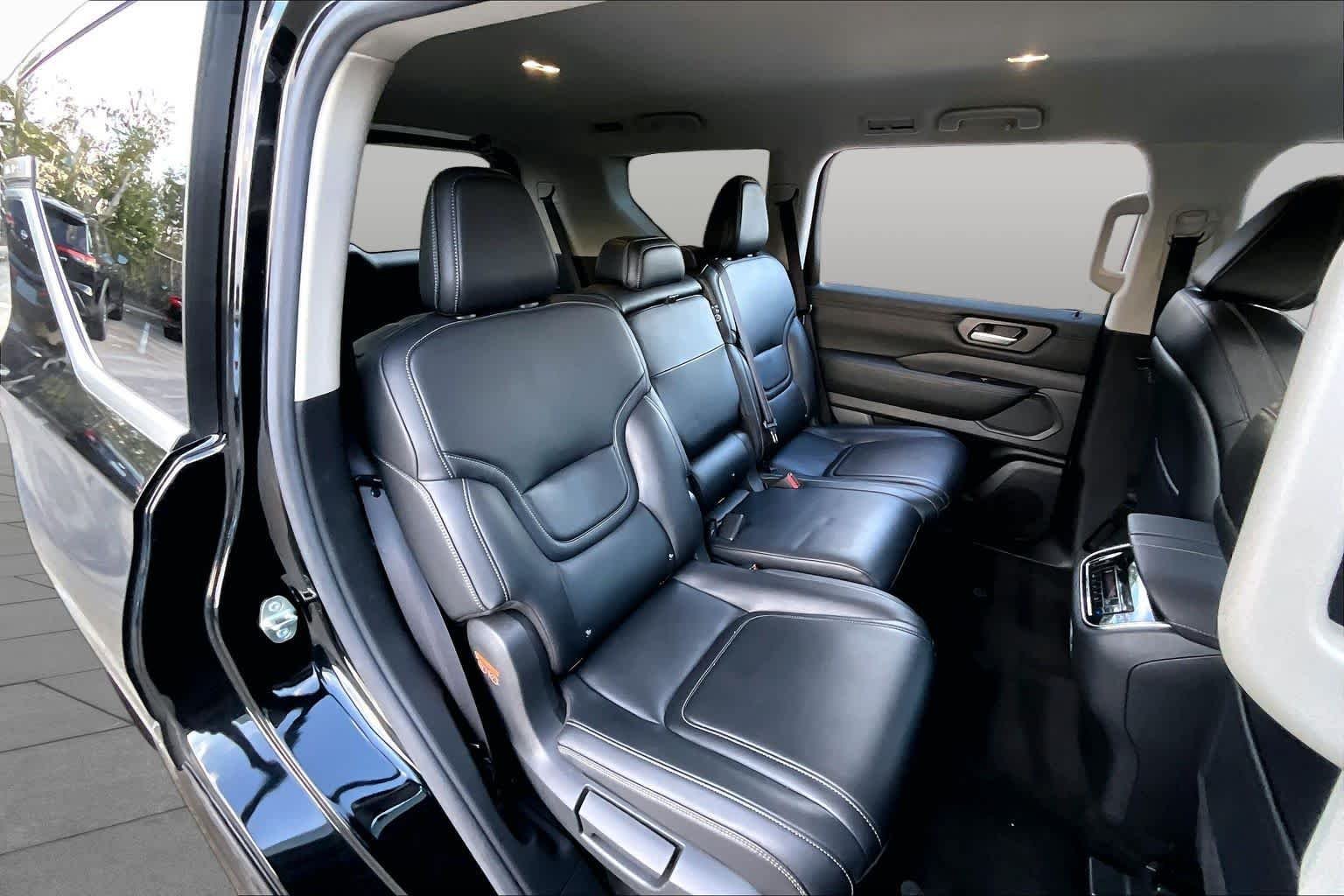 Used 2025 Super Black Nissan SV image 21