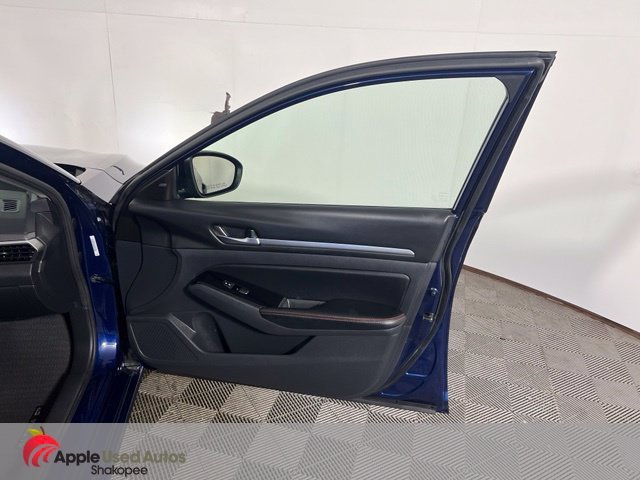 Used 2024 Blue Nissan 2.5 SR image 27