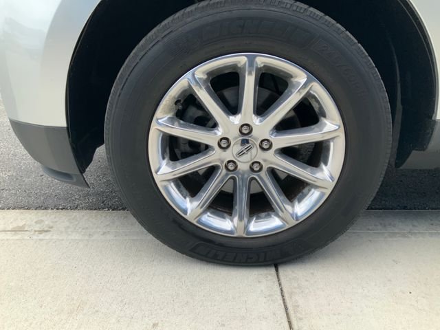 Used 2014 Silver Lincoln Base image 10