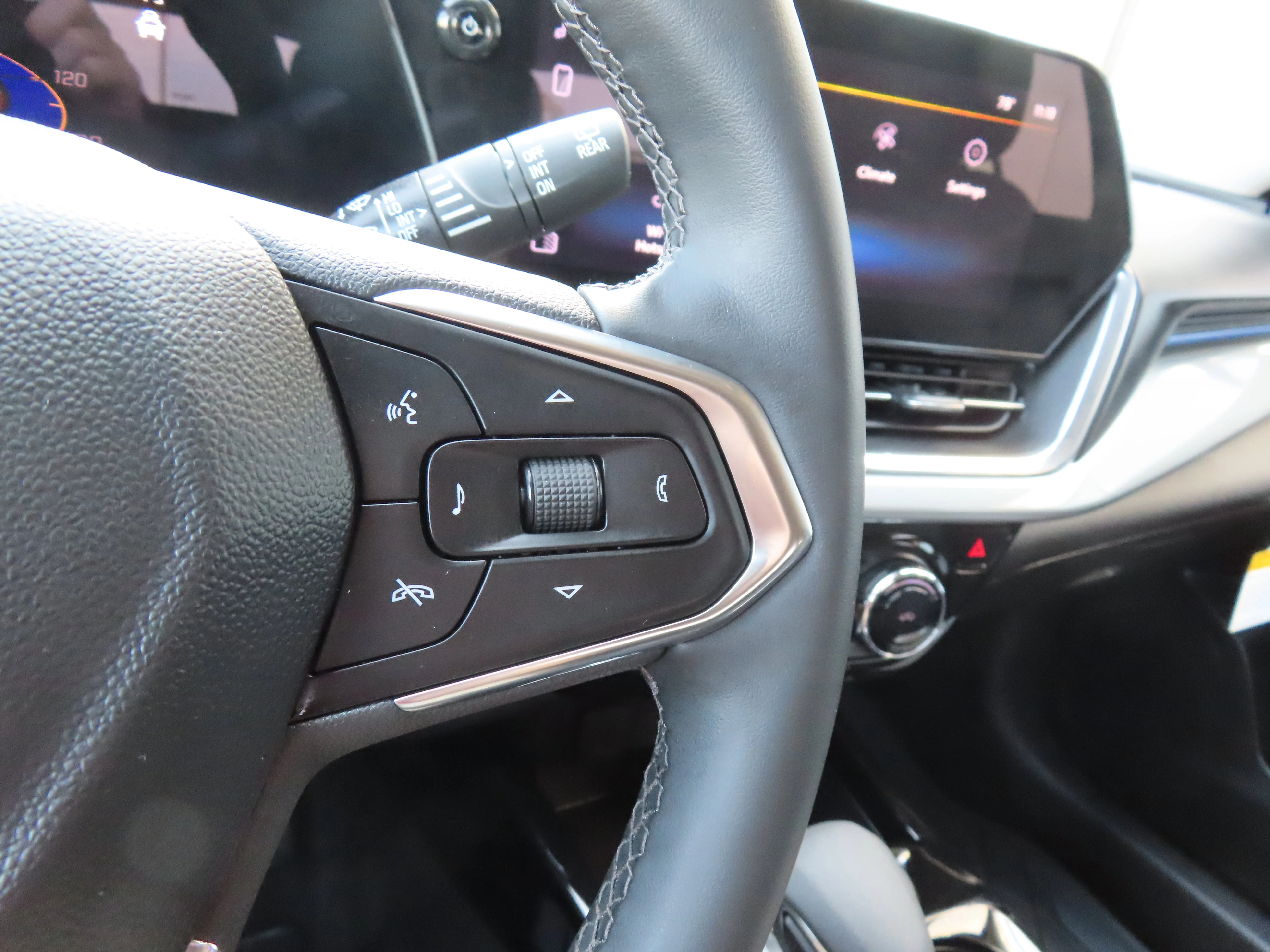 2024 Chevrolet Trax LT - Photo 15