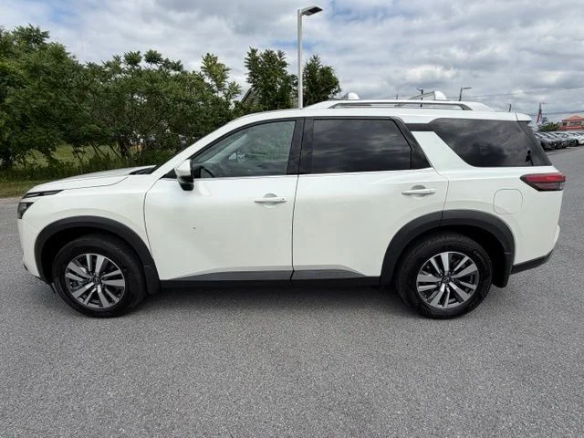 Certified Used 2024 Pearl White Nissan SL image 4