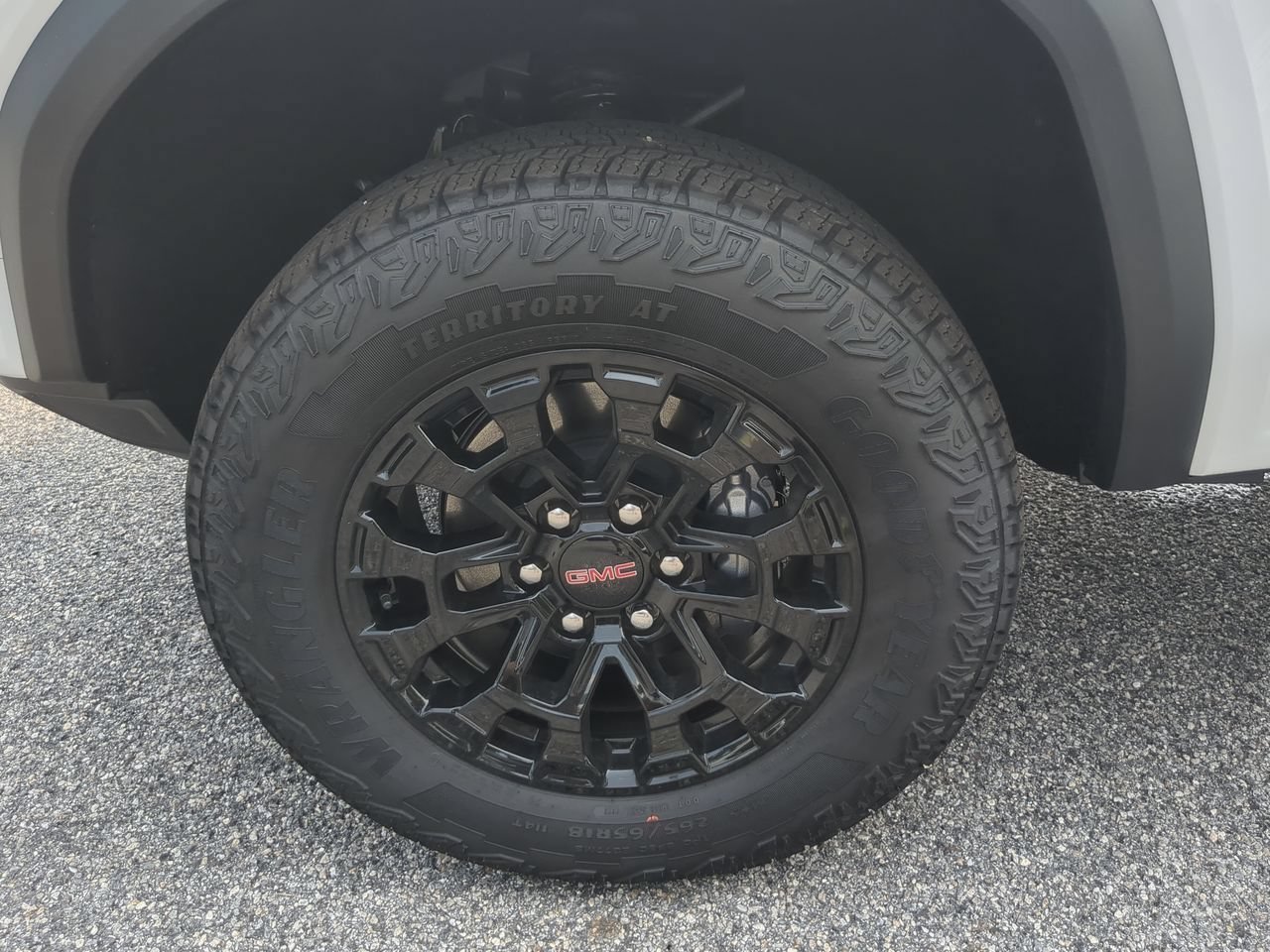 New 2026 Summit White GMC Elevation image 31