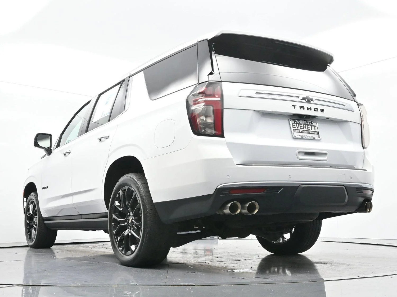 Used 2024 Summit White Chevrolet High Country image 51