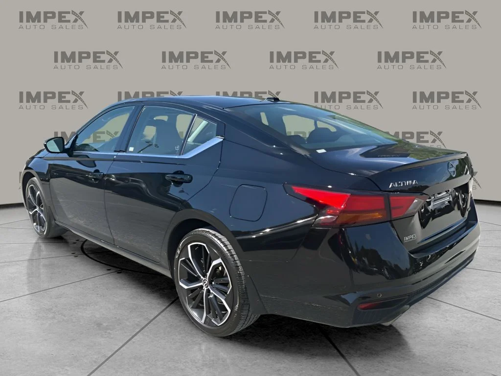 Used 2024 Black Nissan 2.5 SR image 3