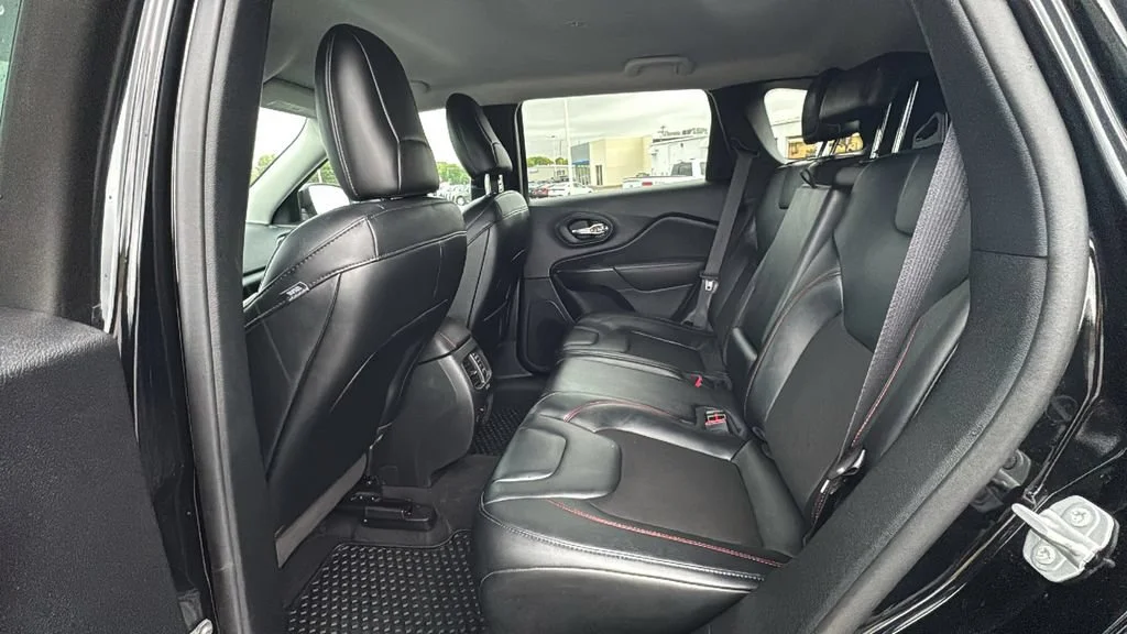 Used 2022 Black Jeep Trailhawk 4x4 image 13