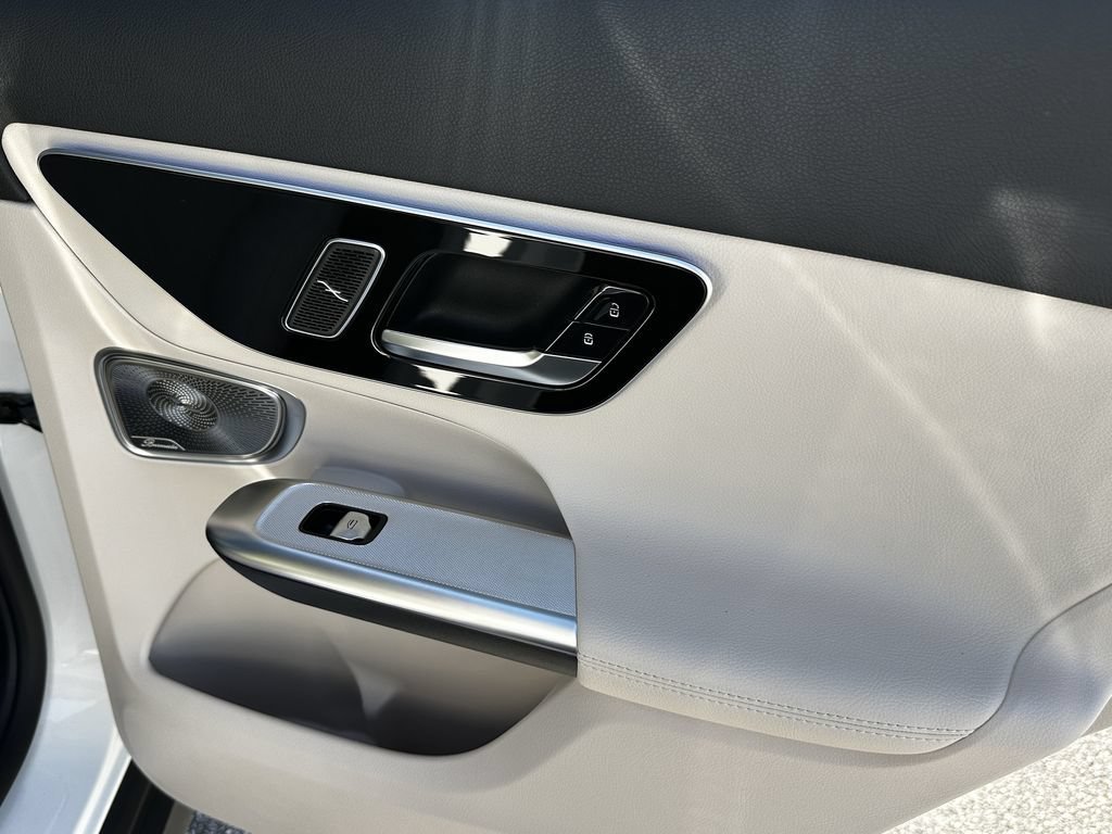 New 2026 Polar White Mercedes-Benz GLC 300 image 19