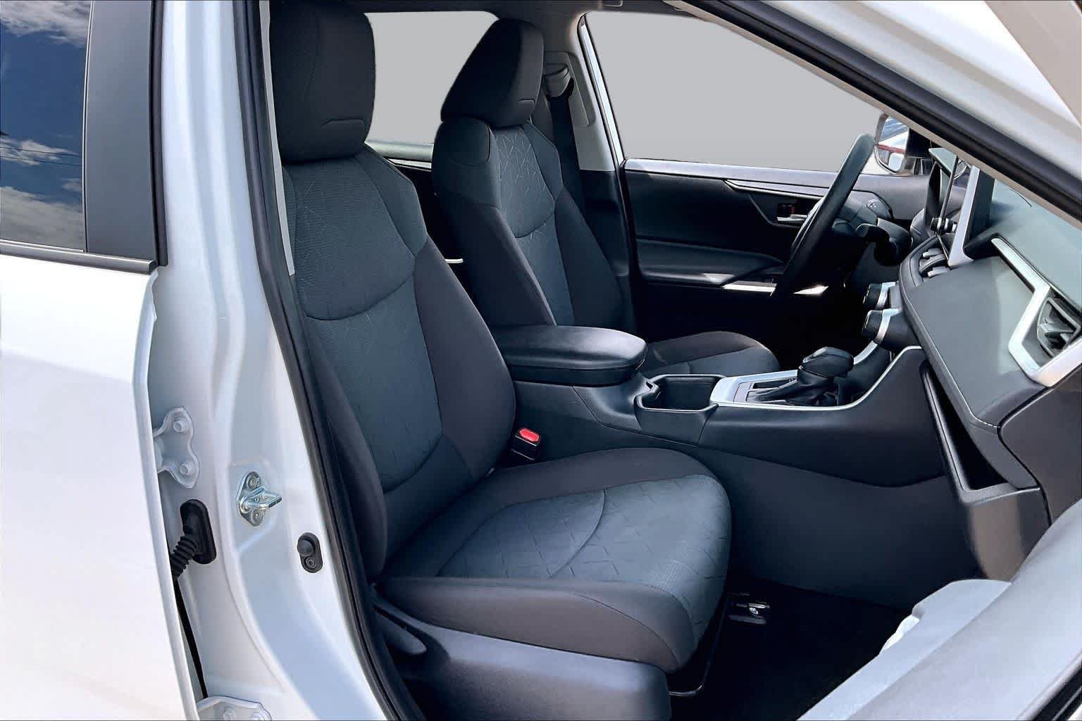 Used 2025 Ice Cap Toyota XLE image 9