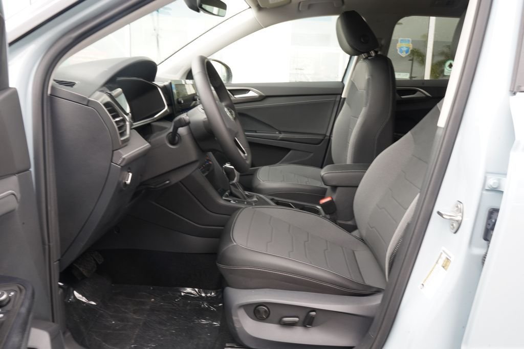 New 2026 Monument Gray W/Deep Black Roof Volkswagen 1.5T SE Black image 6