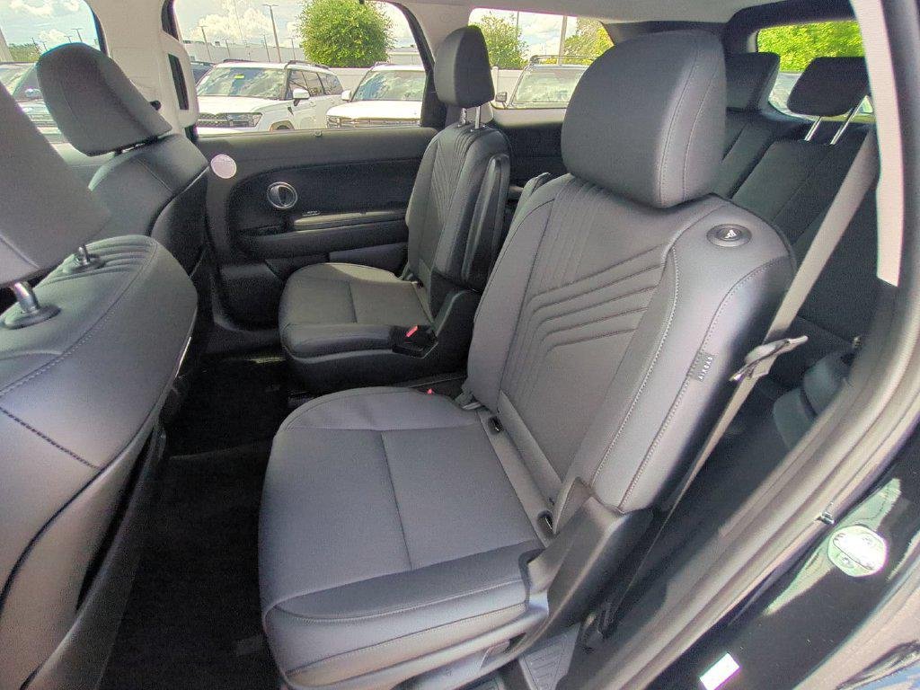 New 2027 Black Hyundai SEL FWD image 17