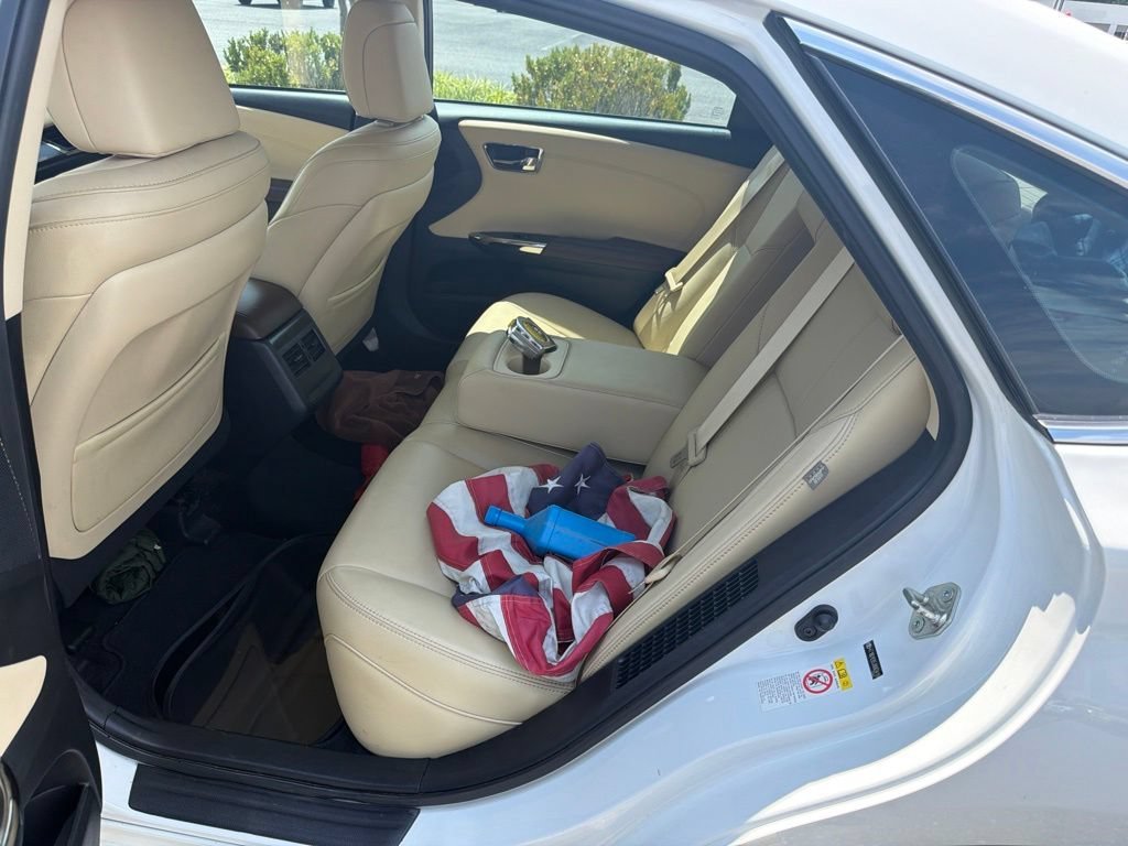 Used 2018 Blizzard Pearl Toyota  image 11