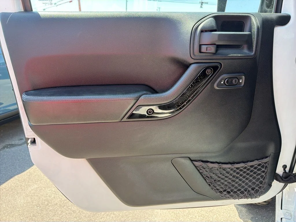 Used 2014 White Jeep Unlimited Sahara image 30