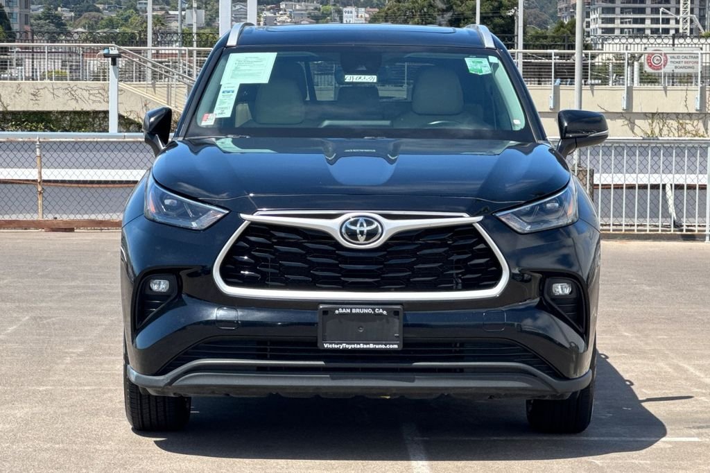 Used 2023 Black Toyota XLE image 9