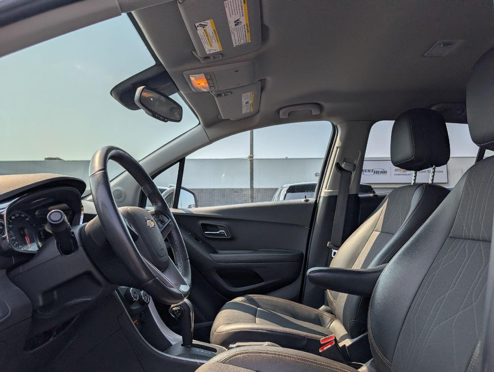 Used 2022 Summit White Chevrolet LT image 9