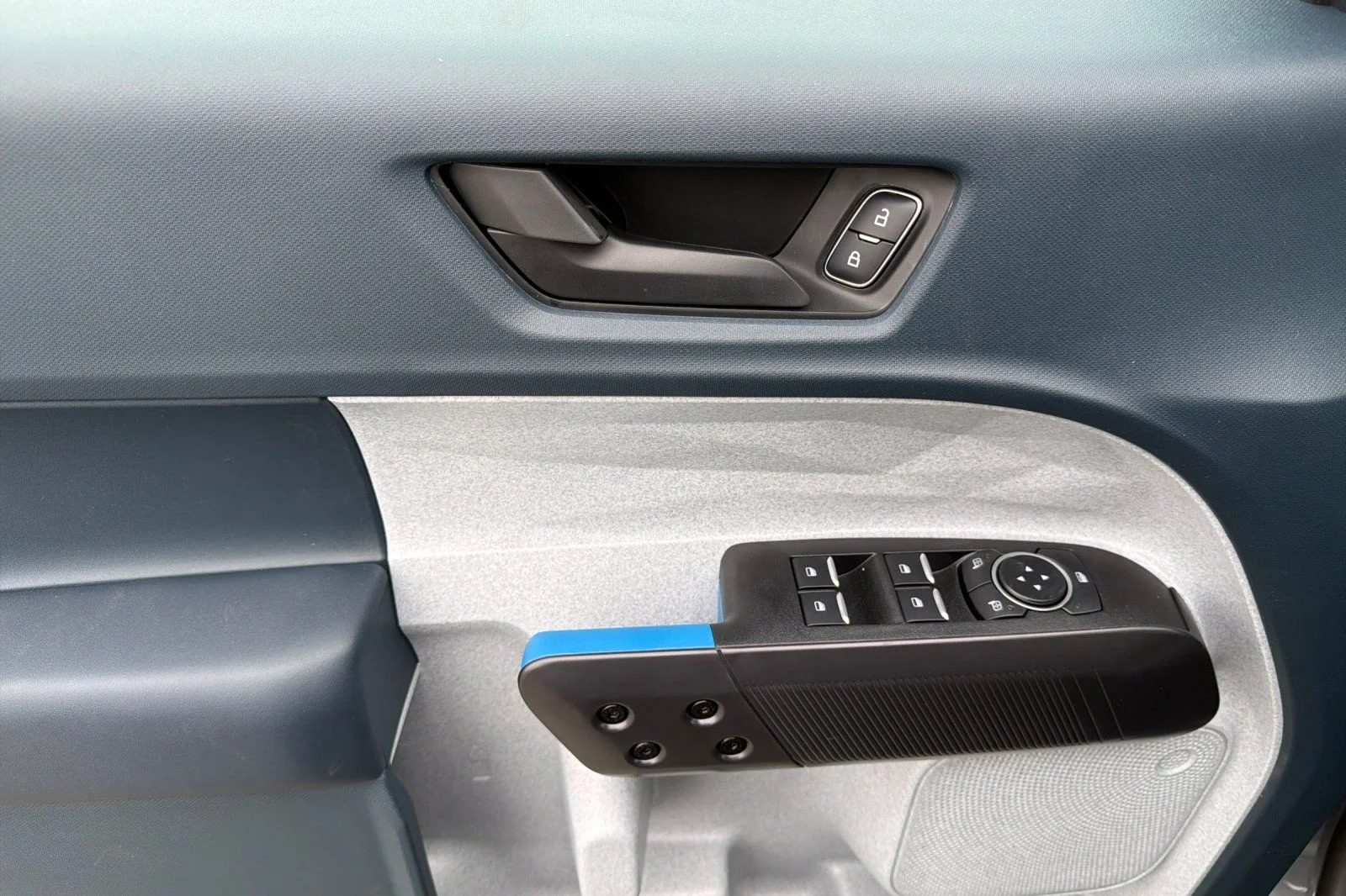 New 2026 Carbonized Gray Metallic Ford XLT image 14