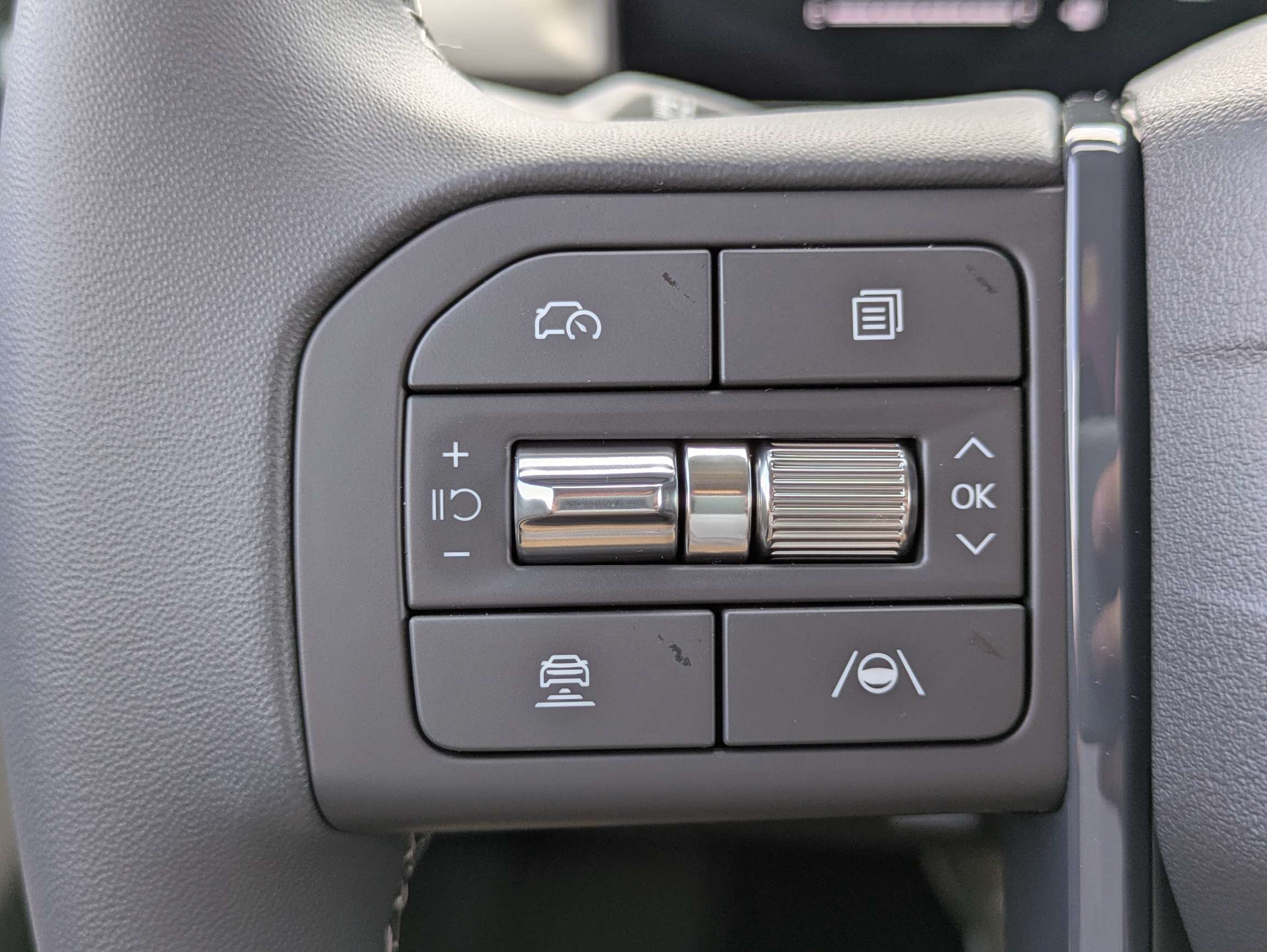 New 2027 Ivory Silver Kia LX image 28