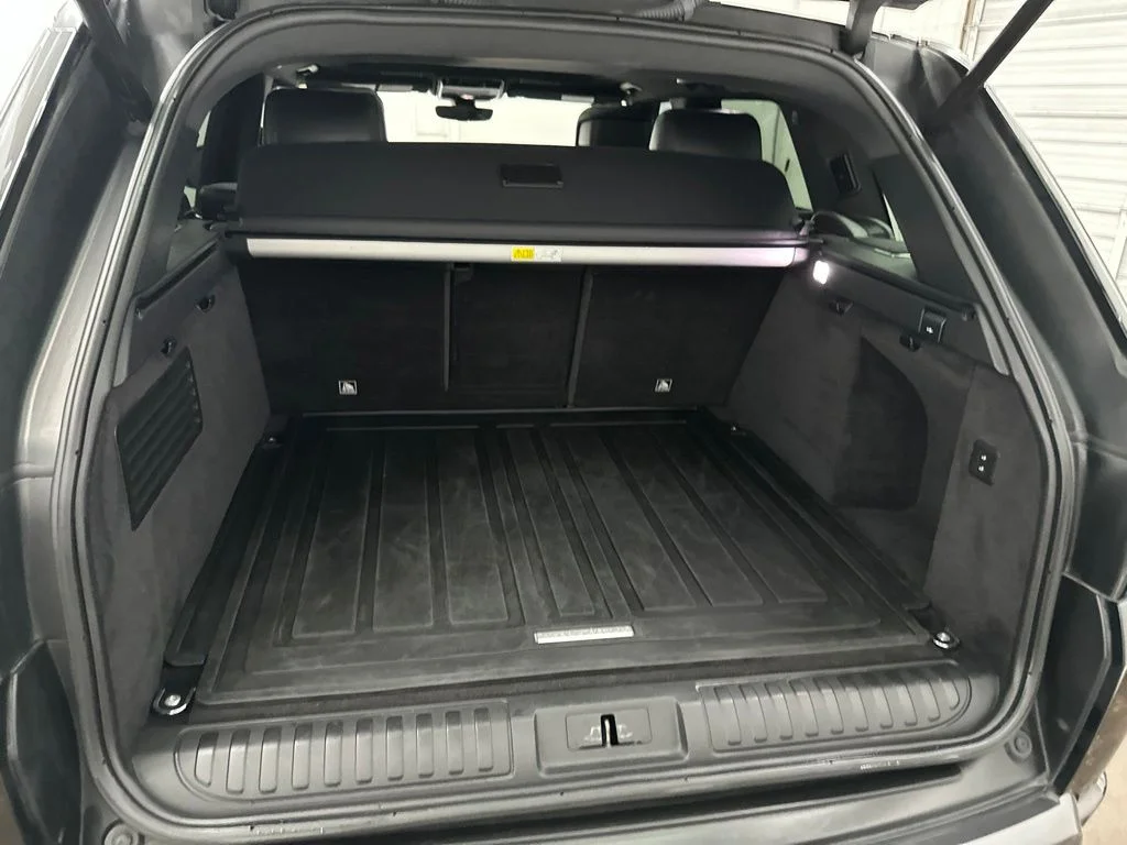 Used 2021  Land Rover HSE Silver Edition image 27